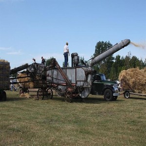 Antique Wheat Thresher Machine, 6.5 hp, 600-800 kg