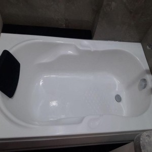 White Plain Bathtub